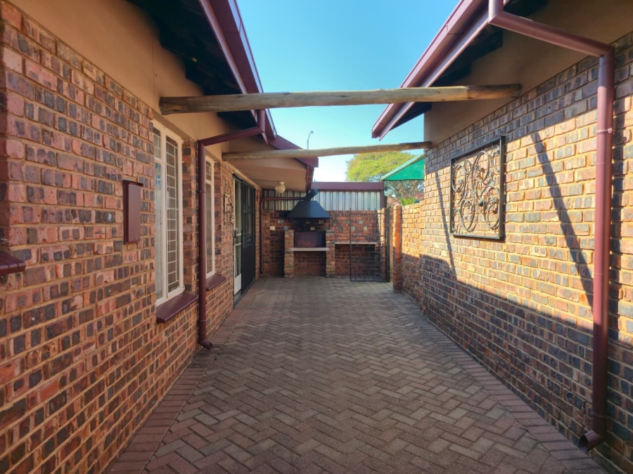 To Let 3 Bedroom Property for Rent in Pretoria North Gauteng