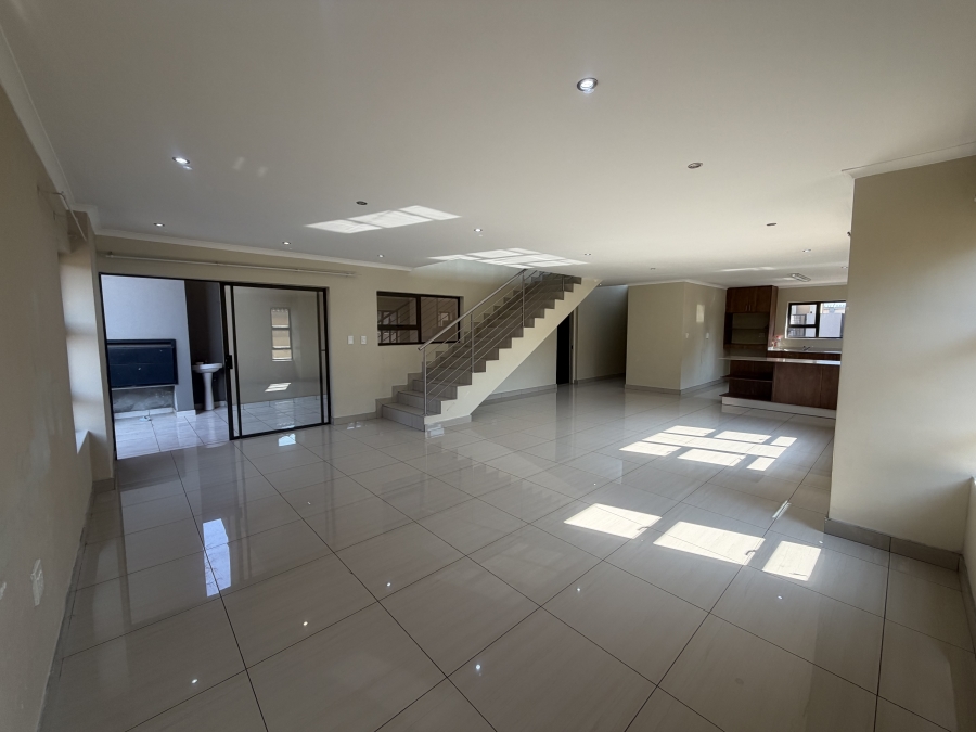 To Let 3 Bedroom Property for Rent in Raslouw Gardens Gauteng