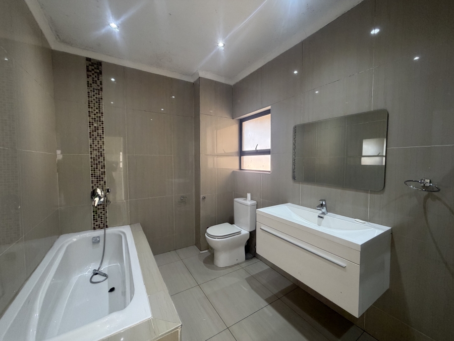To Let 3 Bedroom Property for Rent in Raslouw Gardens Gauteng
