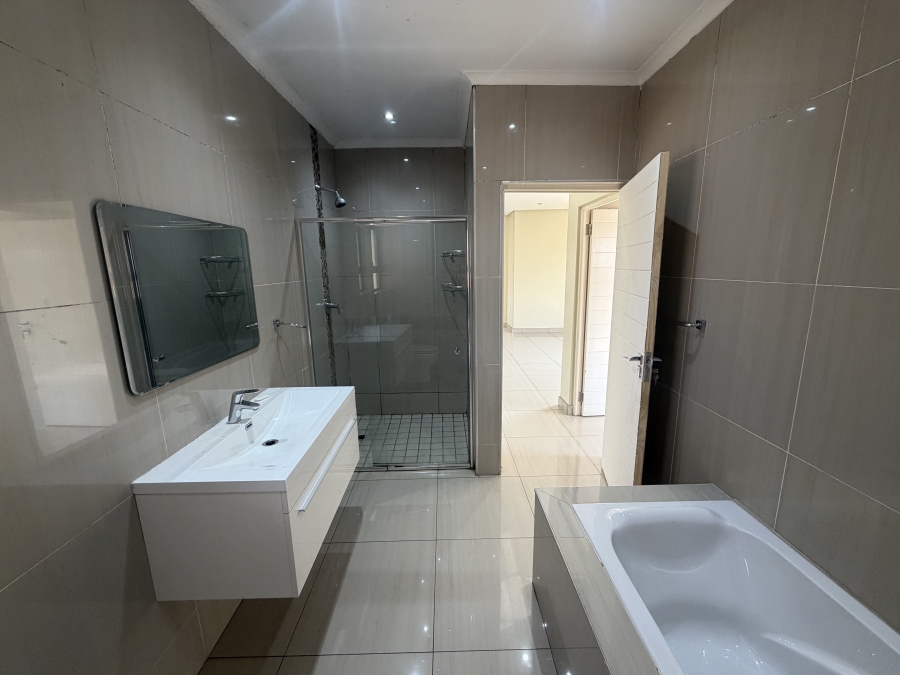 To Let 3 Bedroom Property for Rent in Raslouw Gardens Gauteng