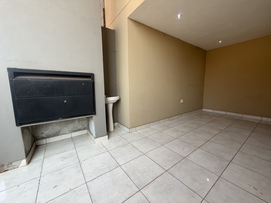 To Let 3 Bedroom Property for Rent in Raslouw Gardens Gauteng