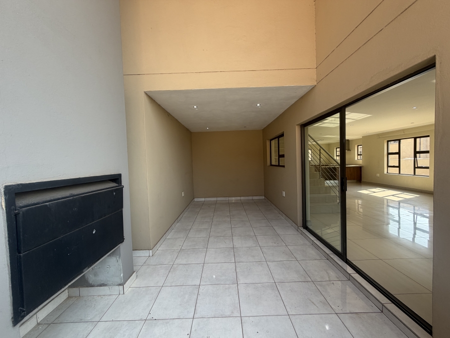 To Let 3 Bedroom Property for Rent in Raslouw Gardens Gauteng
