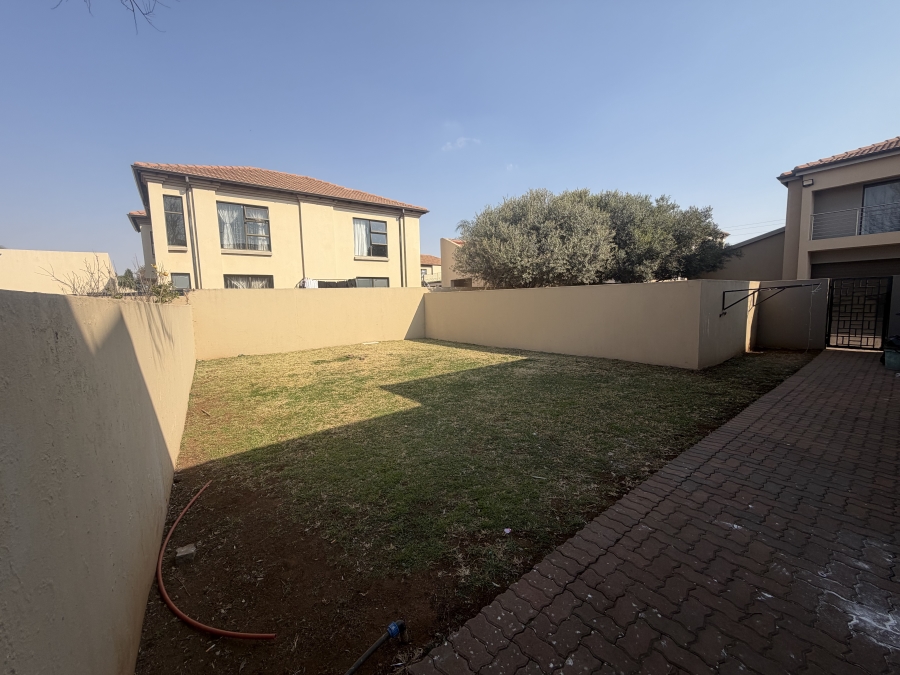 To Let 3 Bedroom Property for Rent in Raslouw Gardens Gauteng