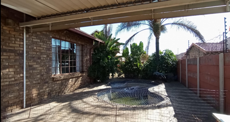 3 Bedroom Property for Sale in Highveld Gauteng