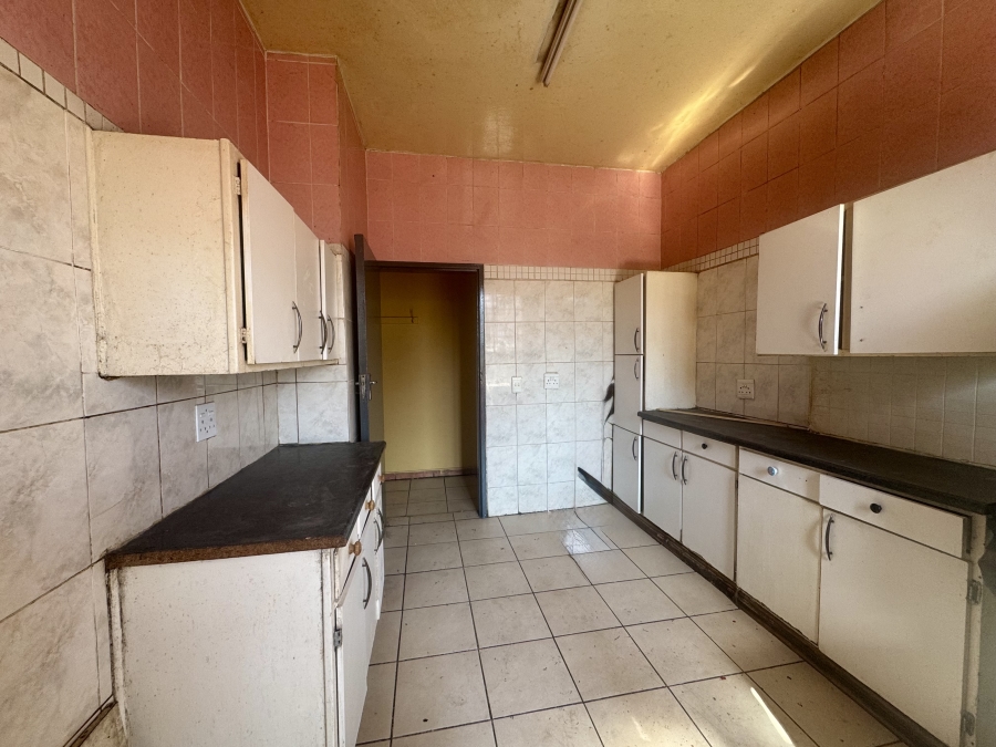 16 Bedroom Property for Sale in Bellevue East Gauteng