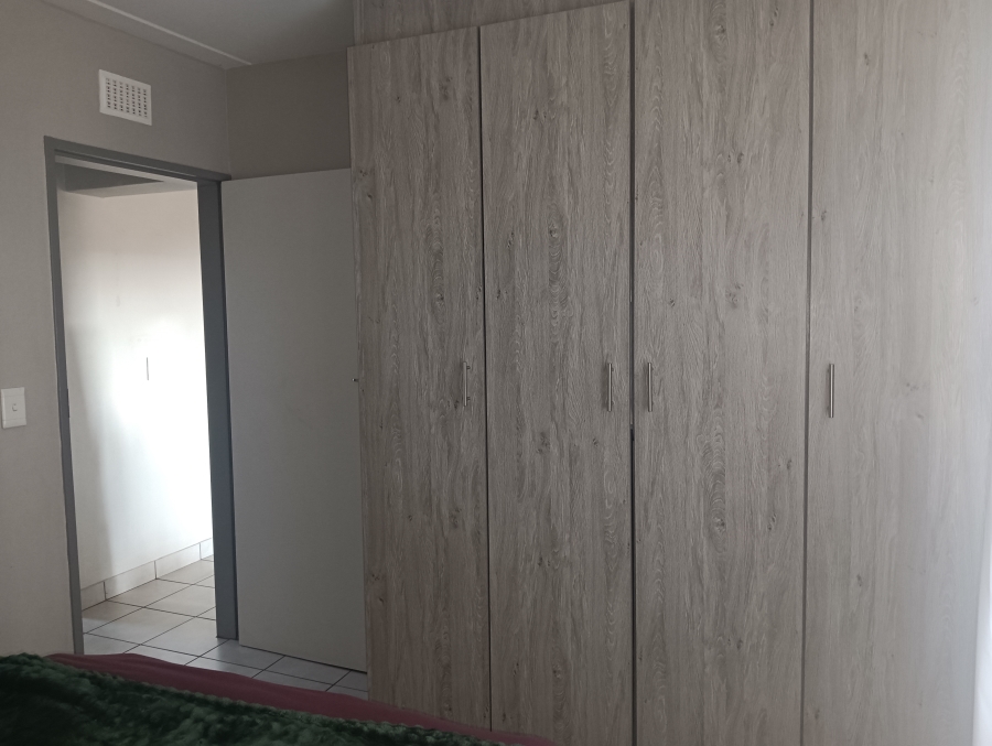 2 Bedroom Property for Sale in Heuweloord Gauteng