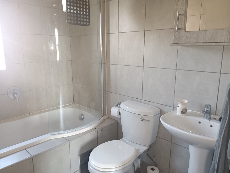2 Bedroom Property for Sale in Heuweloord Gauteng