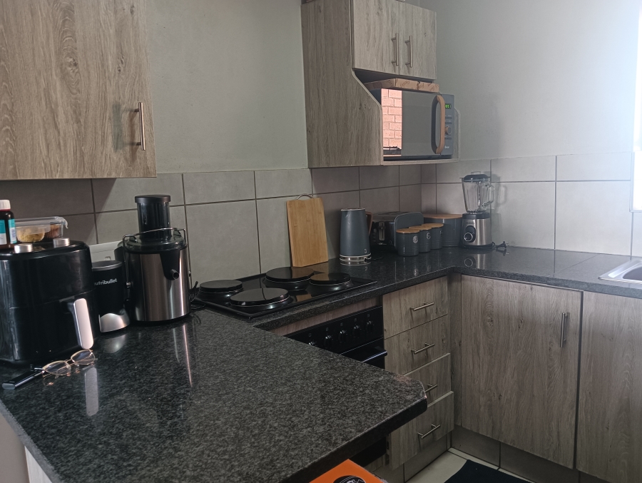 2 Bedroom Property for Sale in Heuweloord Gauteng