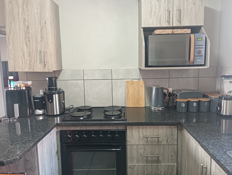 2 Bedroom Property for Sale in Heuweloord Gauteng