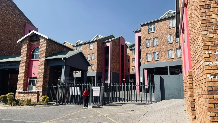 1 Bedroom Property for Sale in Grand Central Gauteng
