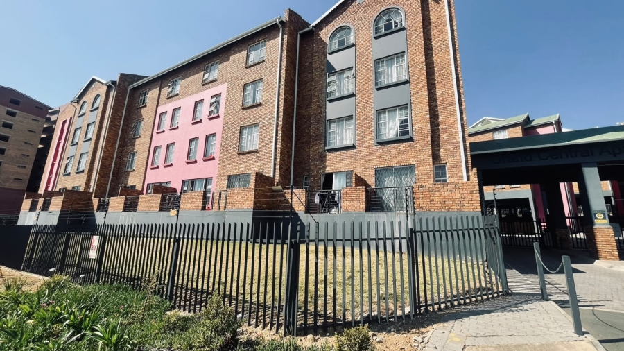 1 Bedroom Property for Sale in Grand Central Gauteng
