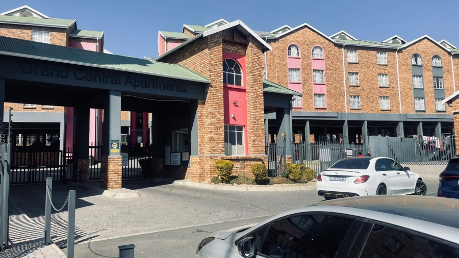 1 Bedroom Property for Sale in Grand Central Gauteng