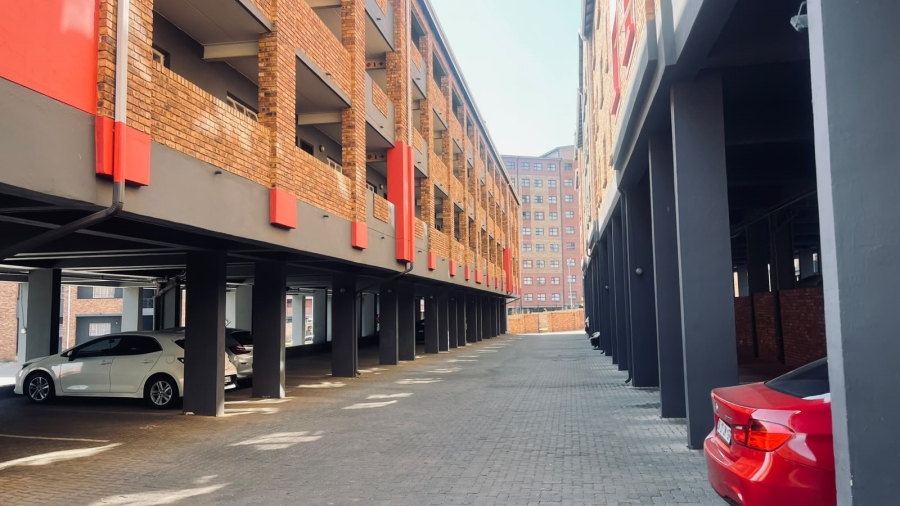 1 Bedroom Property for Sale in Grand Central Gauteng
