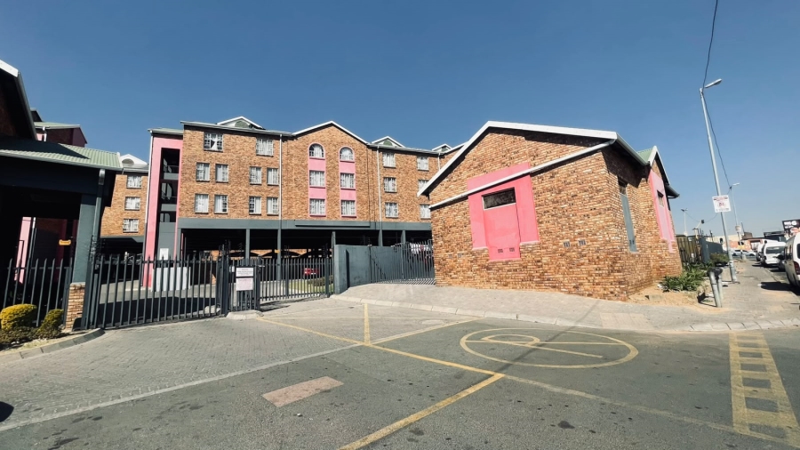 1 Bedroom Property for Sale in Grand Central Gauteng