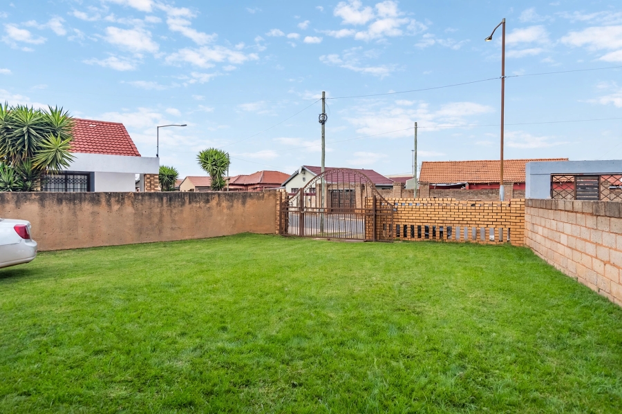 2 Bedroom Property for Sale in Kagiso Gauteng