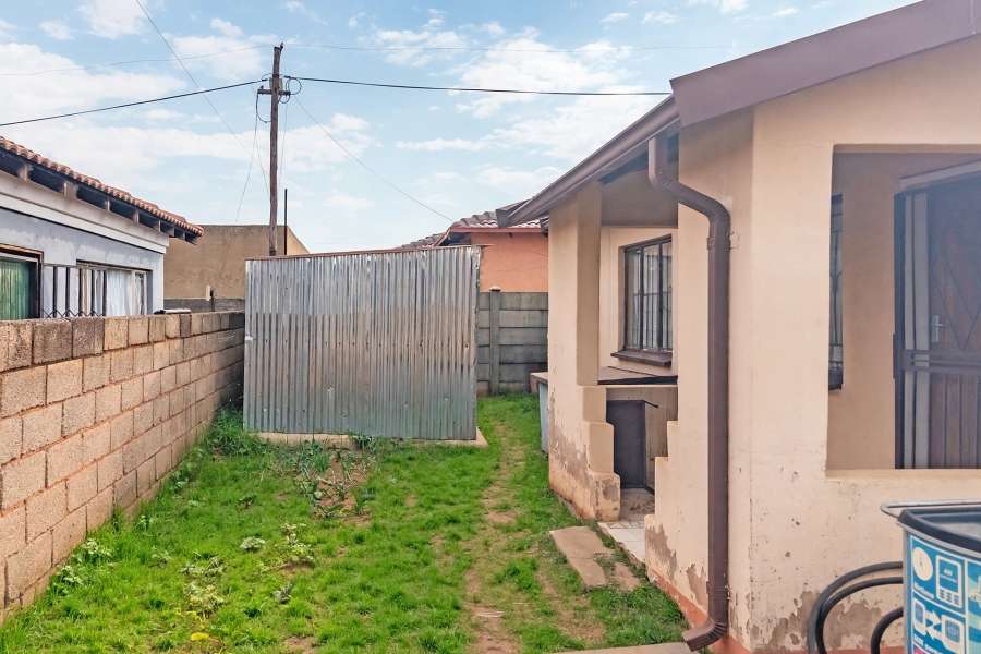 2 Bedroom Property for Sale in Kagiso Gauteng
