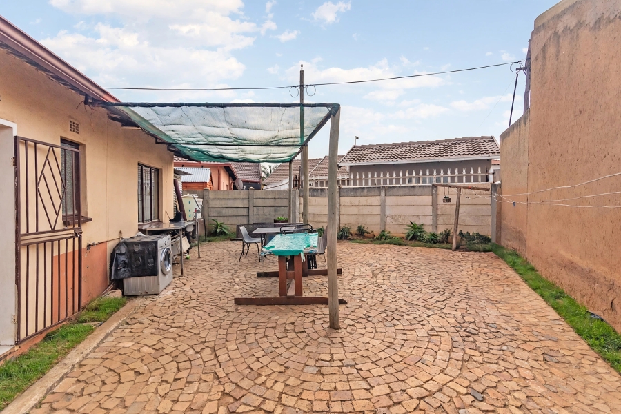 2 Bedroom Property for Sale in Kagiso Gauteng