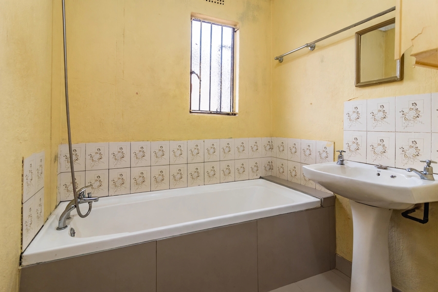 2 Bedroom Property for Sale in Kagiso Gauteng