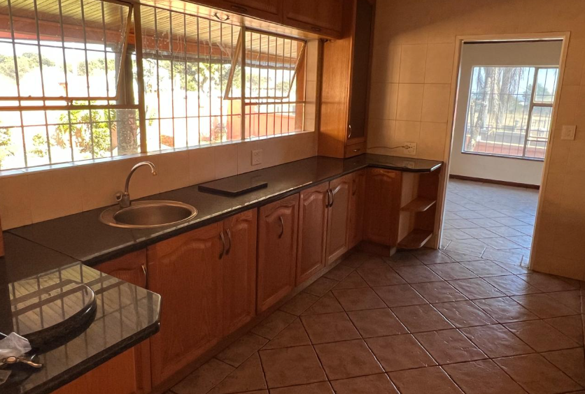 4 Bedroom Property for Sale in Glenvista Gauteng