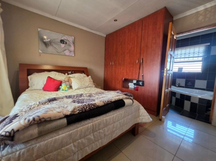 4 Bedroom Property for Sale in Brackendowns Gauteng