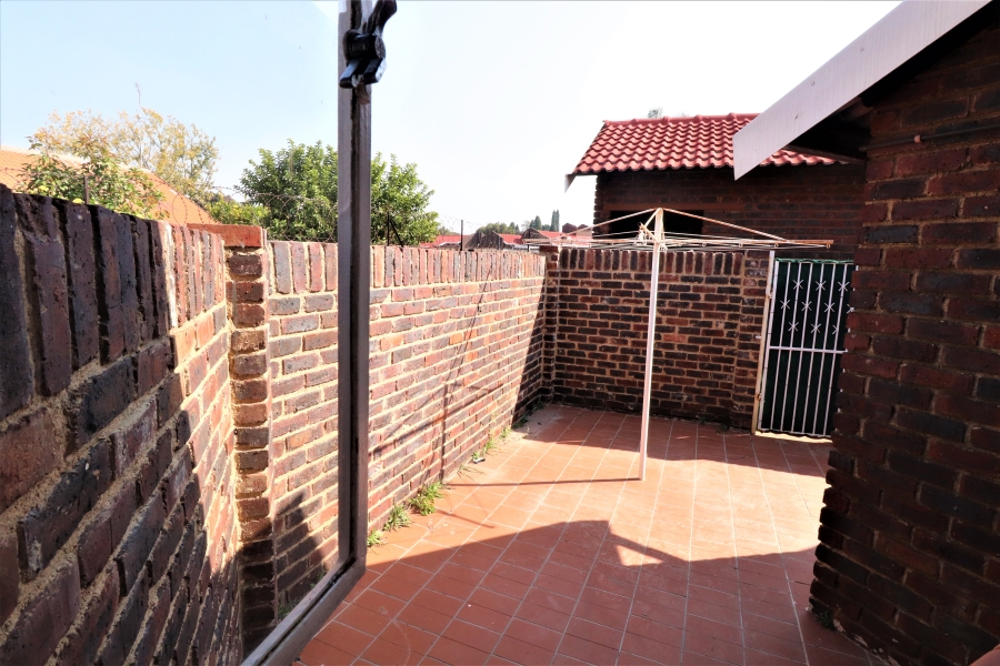 To Let 3 Bedroom Property for Rent in Birchleigh Gauteng