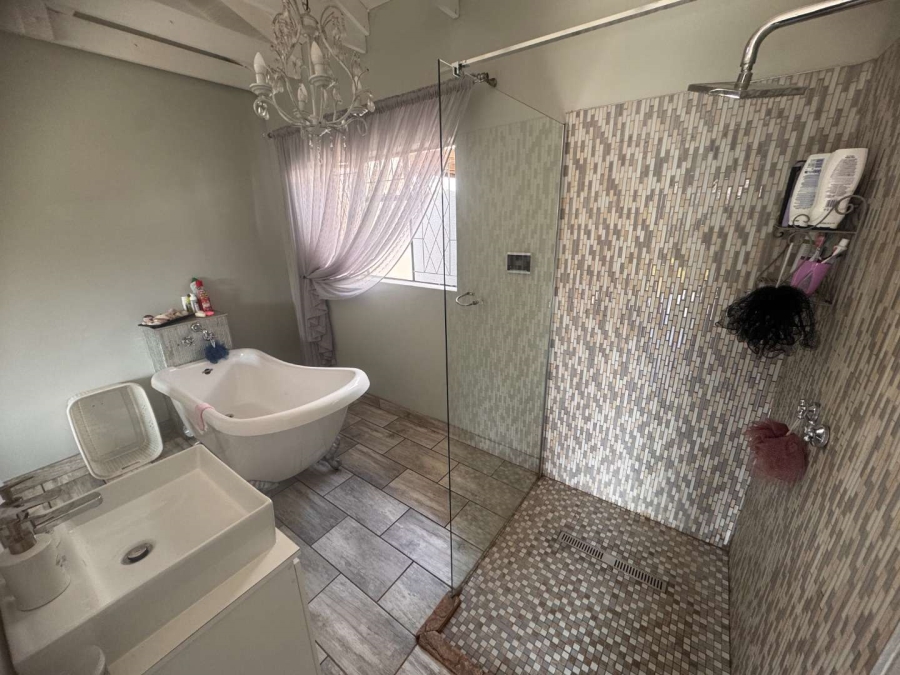 4 Bedroom Property for Sale in Verwoerdpark Gauteng