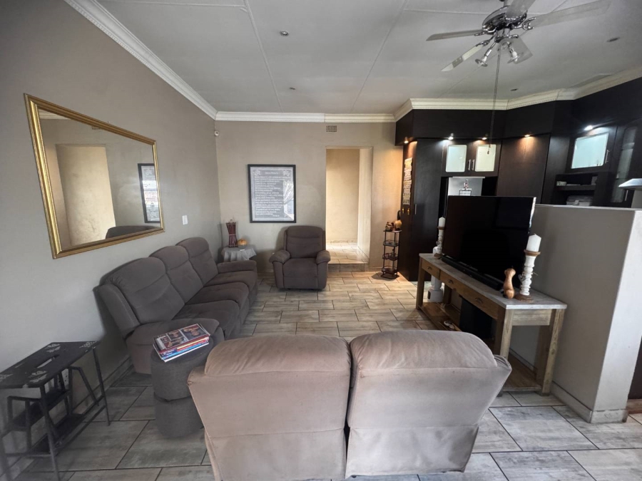 4 Bedroom Property for Sale in Verwoerdpark Gauteng