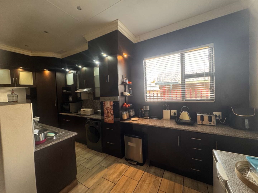 4 Bedroom Property for Sale in Verwoerdpark Gauteng
