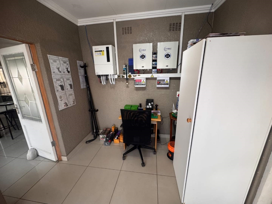 4 Bedroom Property for Sale in Verwoerdpark Gauteng