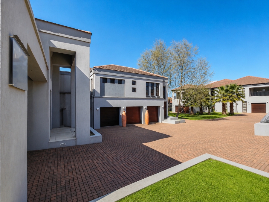 5 Bedroom Property for Sale in Three Rivers Proper Gauteng