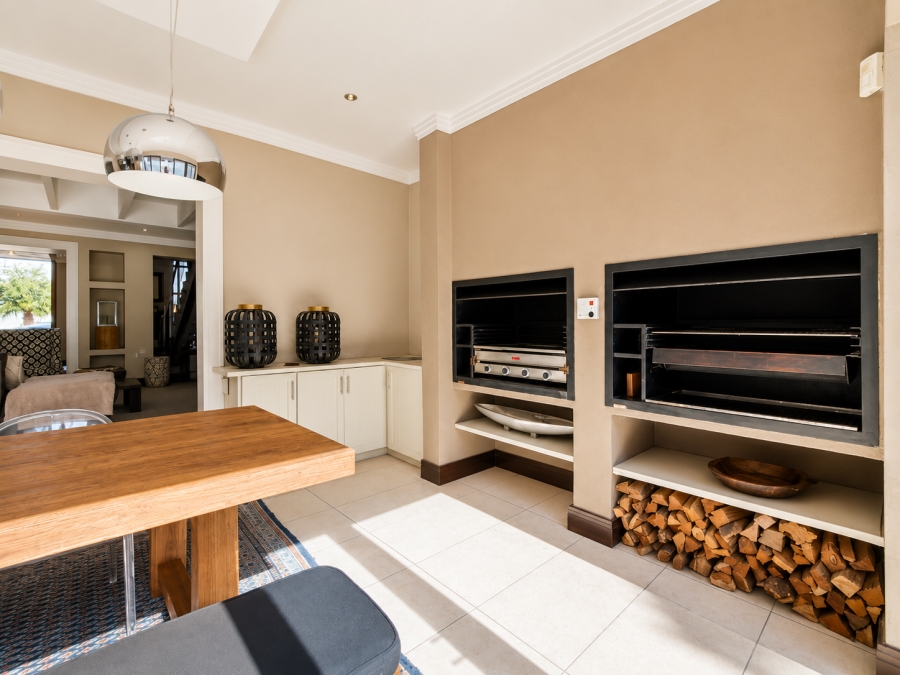 5 Bedroom Property for Sale in Three Rivers Proper Gauteng