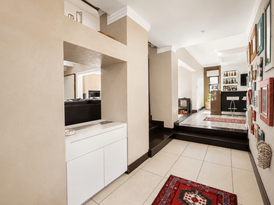 5 Bedroom Property for Sale in Three Rivers Proper Gauteng