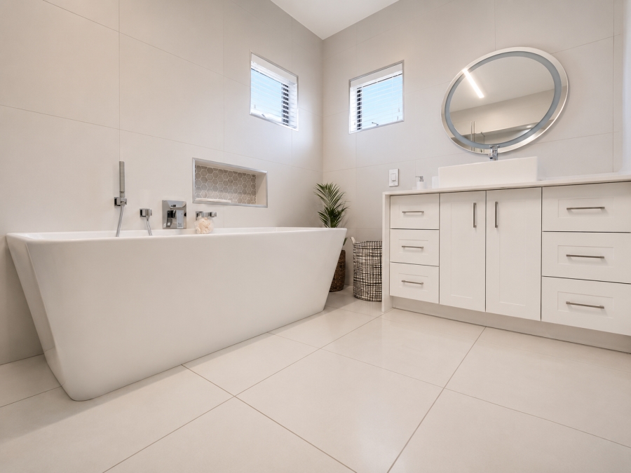 5 Bedroom Property for Sale in Three Rivers Proper Gauteng
