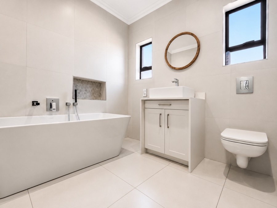 5 Bedroom Property for Sale in Three Rivers Proper Gauteng