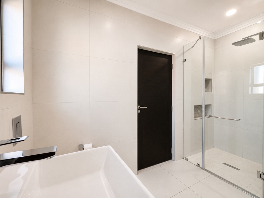 5 Bedroom Property for Sale in Three Rivers Proper Gauteng