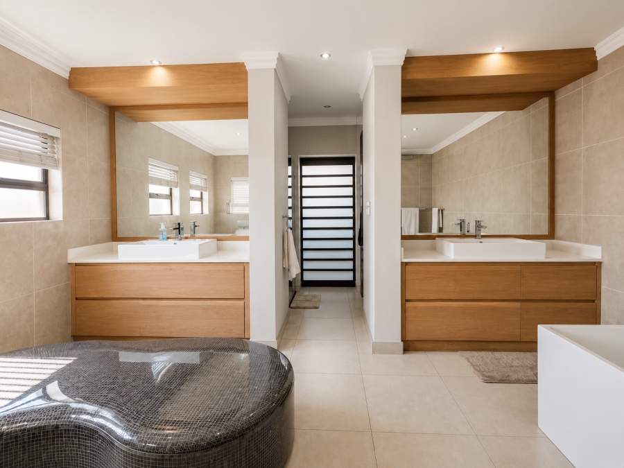 5 Bedroom Property for Sale in Three Rivers Proper Gauteng