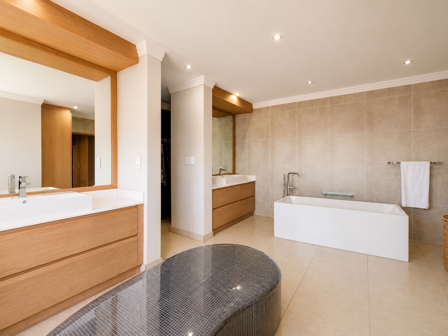 5 Bedroom Property for Sale in Three Rivers Proper Gauteng