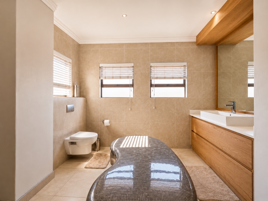 5 Bedroom Property for Sale in Three Rivers Proper Gauteng