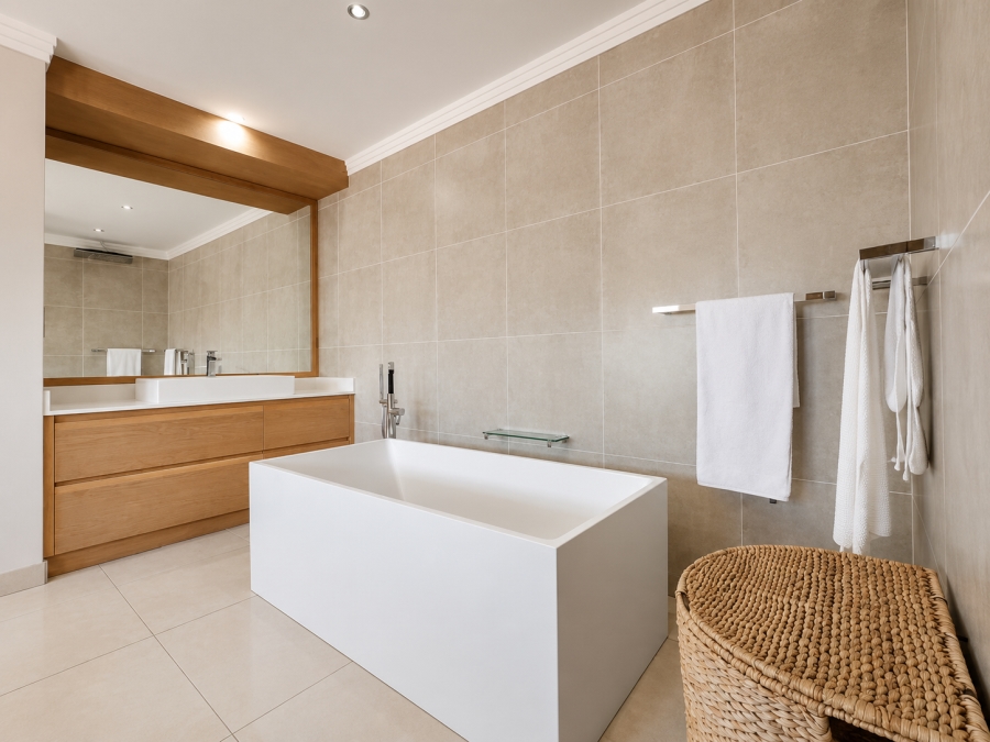 5 Bedroom Property for Sale in Three Rivers Proper Gauteng