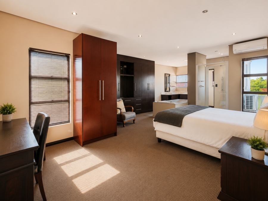 5 Bedroom Property for Sale in Three Rivers Proper Gauteng