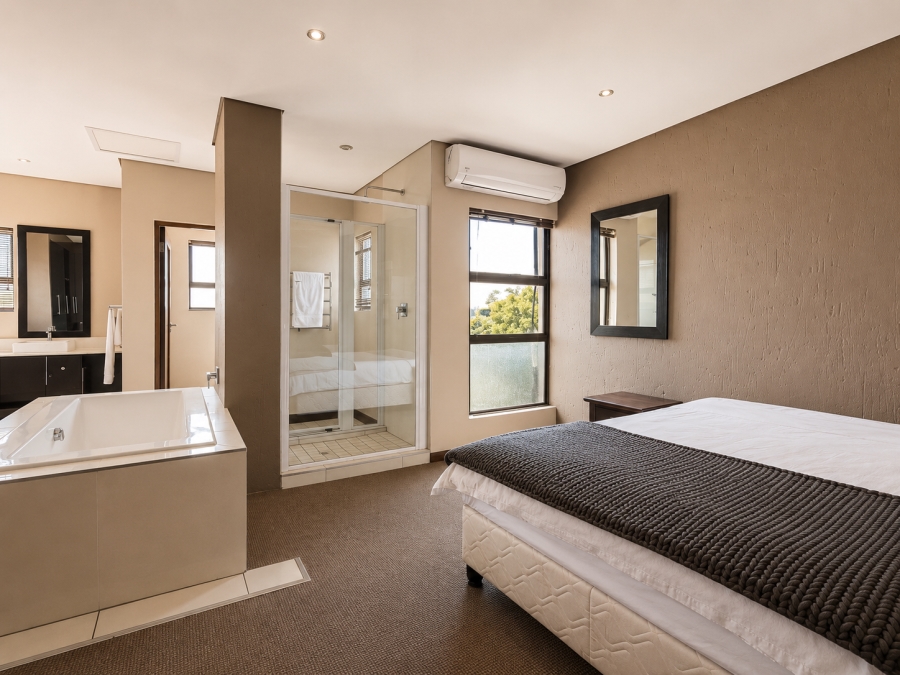5 Bedroom Property for Sale in Three Rivers Proper Gauteng