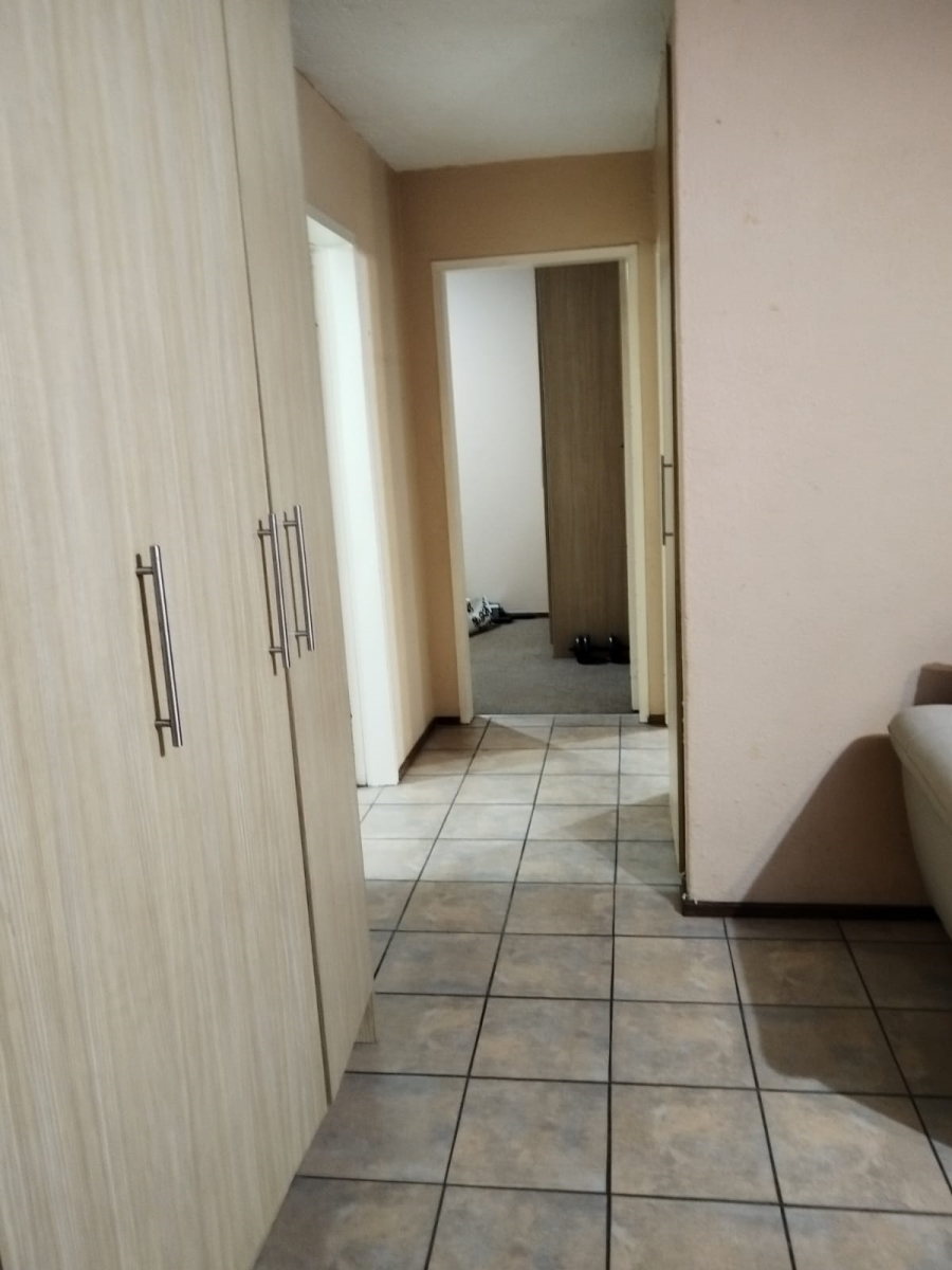 To Let 2 Bedroom Property for Rent in Glen Marais Gauteng