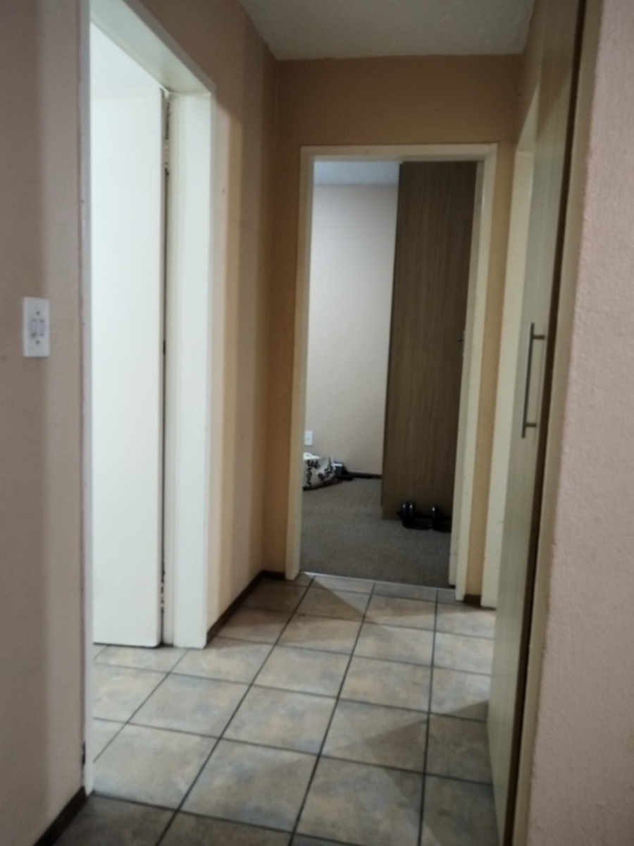 To Let 2 Bedroom Property for Rent in Glen Marais Gauteng