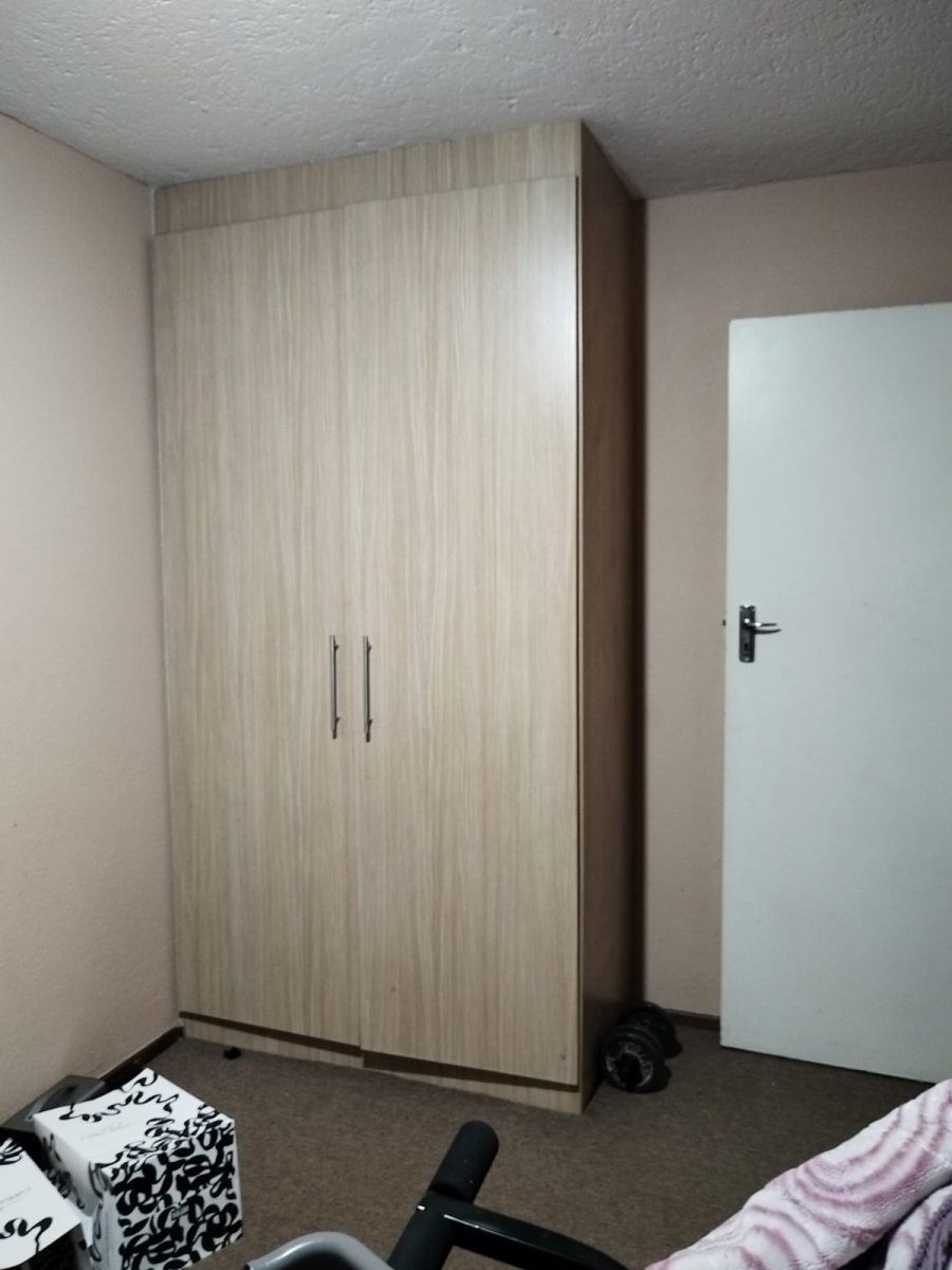 To Let 2 Bedroom Property for Rent in Glen Marais Gauteng