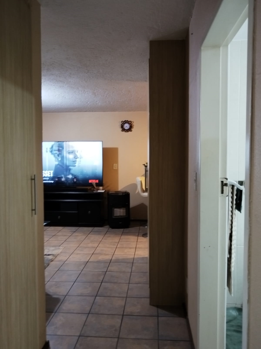 To Let 2 Bedroom Property for Rent in Glen Marais Gauteng