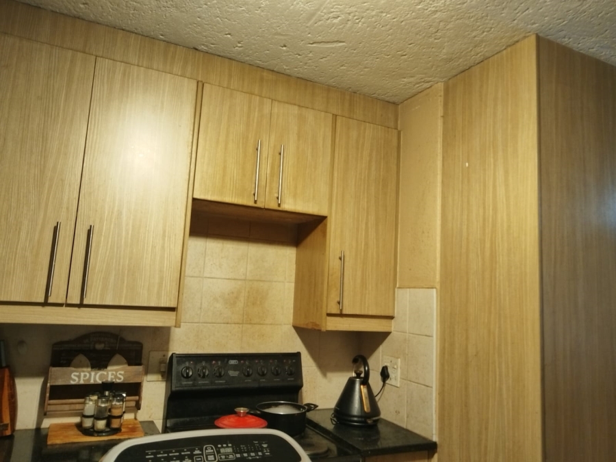 To Let 2 Bedroom Property for Rent in Glen Marais Gauteng