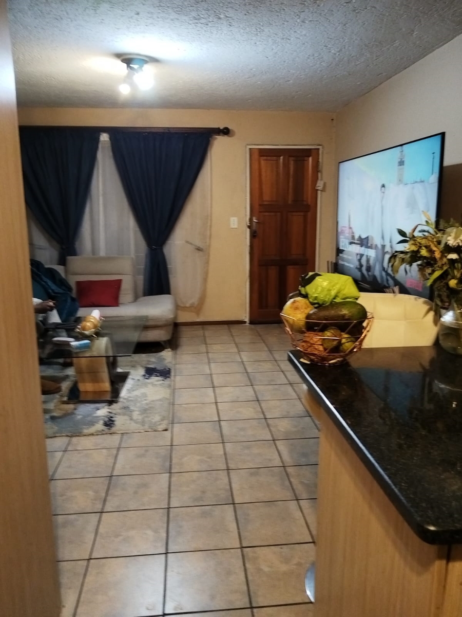 To Let 2 Bedroom Property for Rent in Glen Marais Gauteng