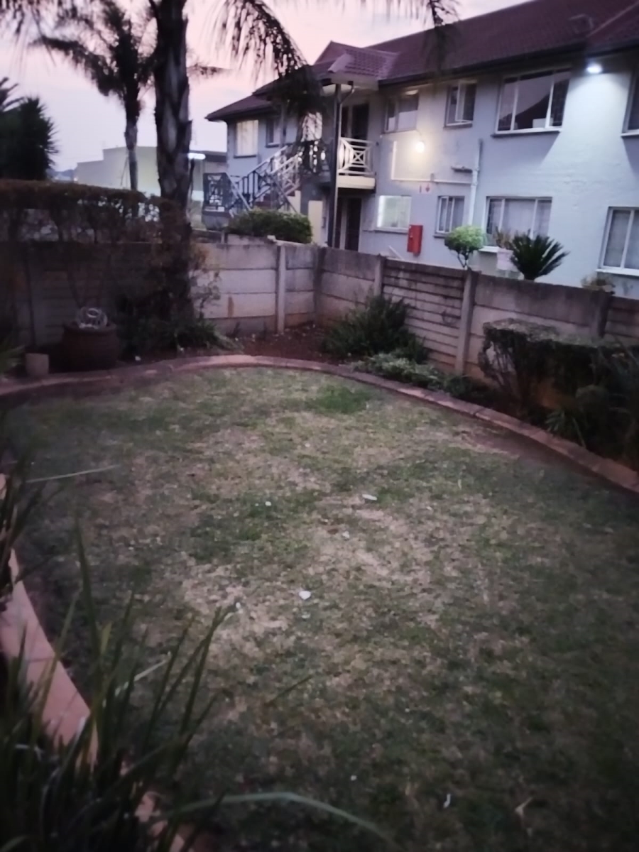 To Let 2 Bedroom Property for Rent in Glen Marais Gauteng