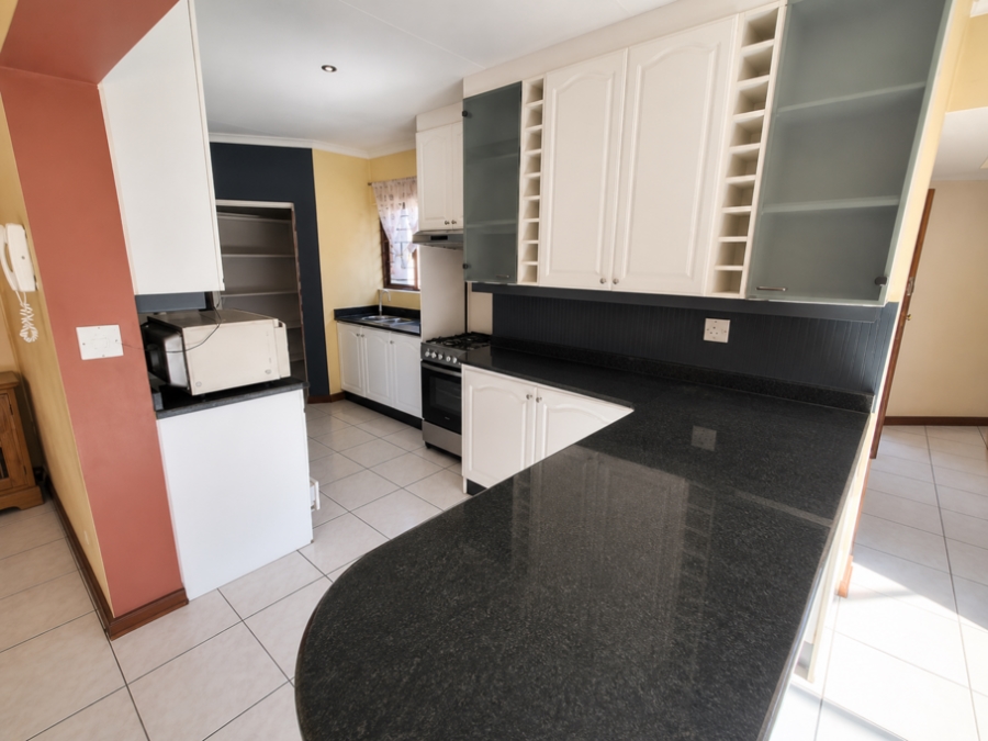 To Let 4 Bedroom Property for Rent in Van Riebeeck Park Gauteng