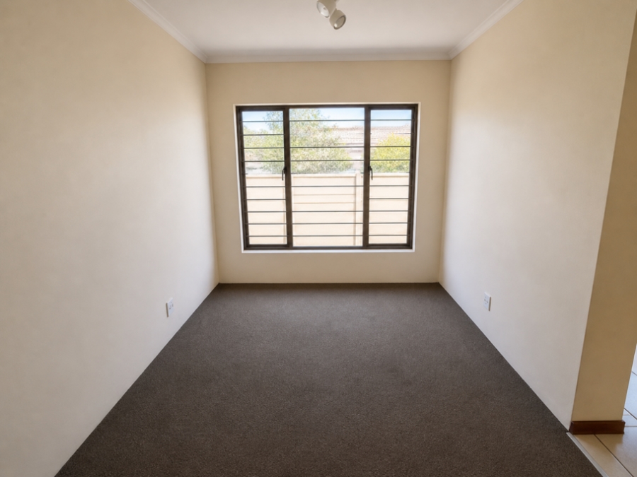 To Let 4 Bedroom Property for Rent in Van Riebeeck Park Gauteng